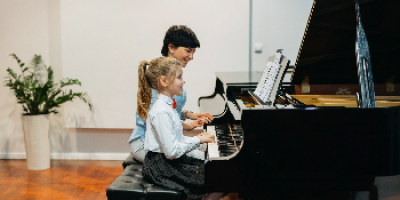 Những lưu ý quan trọng khi ngồi tập luyện piano bạn cần phải biết